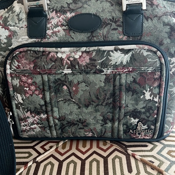 Vintage 80’s Atlantic Tapestry Carry on Shoulder Bag - Picture 7 of 16